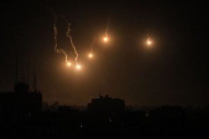 Mísseis de Israel caem sobre Gaza na noite de 30 de outubro