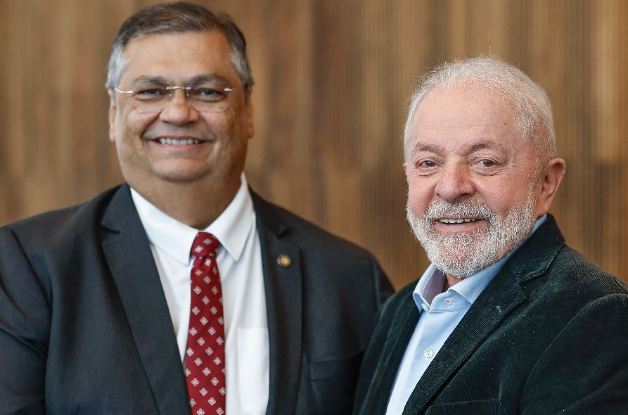 O ministro da Justiça, Flávio Dino, com Lula, após ser indicado ministro do STF pelo presidente