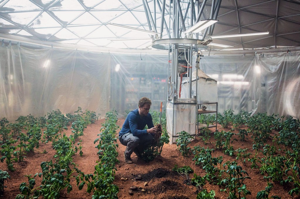 FICÇÃO? - Cena de Perdido em Marte, com Matt Damon: ao vencedor, as batatas