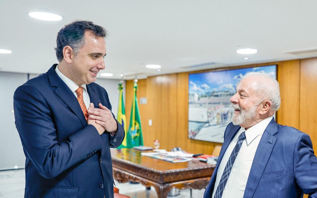 O senador Rodrigo Pacheco e o presidente Lula, em encontro no Palácio do Planalto no dia 13 de novembro: conversa por dívida de Minas Gerais