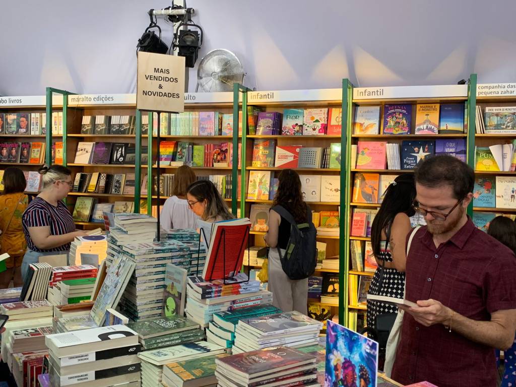 Flip: O que a política tem a ver com o ‘boom’ da poesia