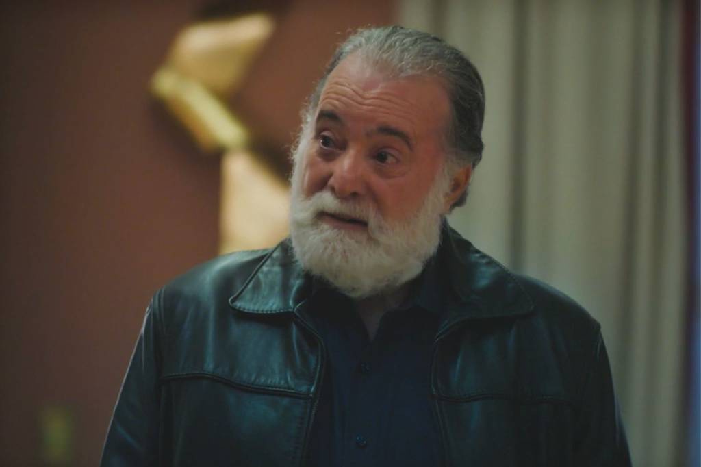 Tony Ramos inicia reabilitação com fisioterapia e já caminha, diz boletim