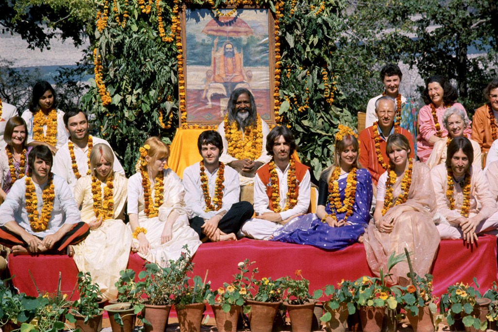 INFLUÊNCIA - Os Beatles na Índia, nos anos 1960: a meditação virou coisa pop