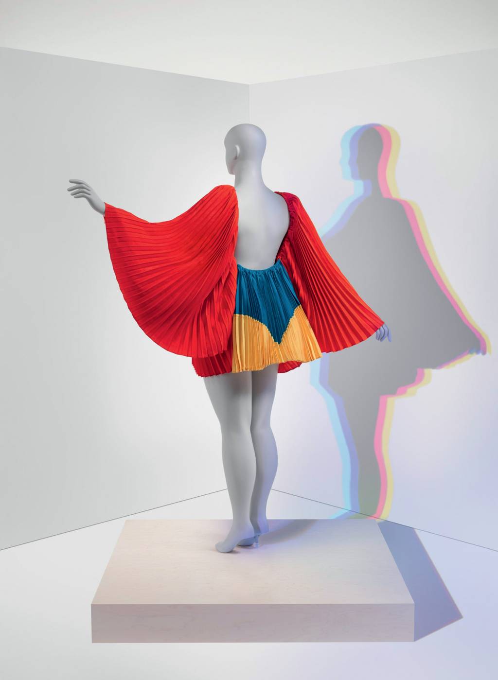 https://www.vogue.com/article/women-dressing-women-new-show-costume-institute https://www.vogue.com/article/women-dressing-women-new-show-costume-institute