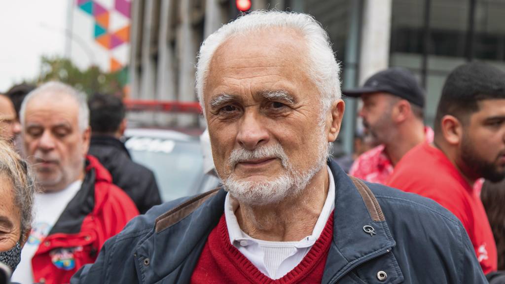 Após ser preso e se afastar da política, Genoino tenta voltar à ribalta