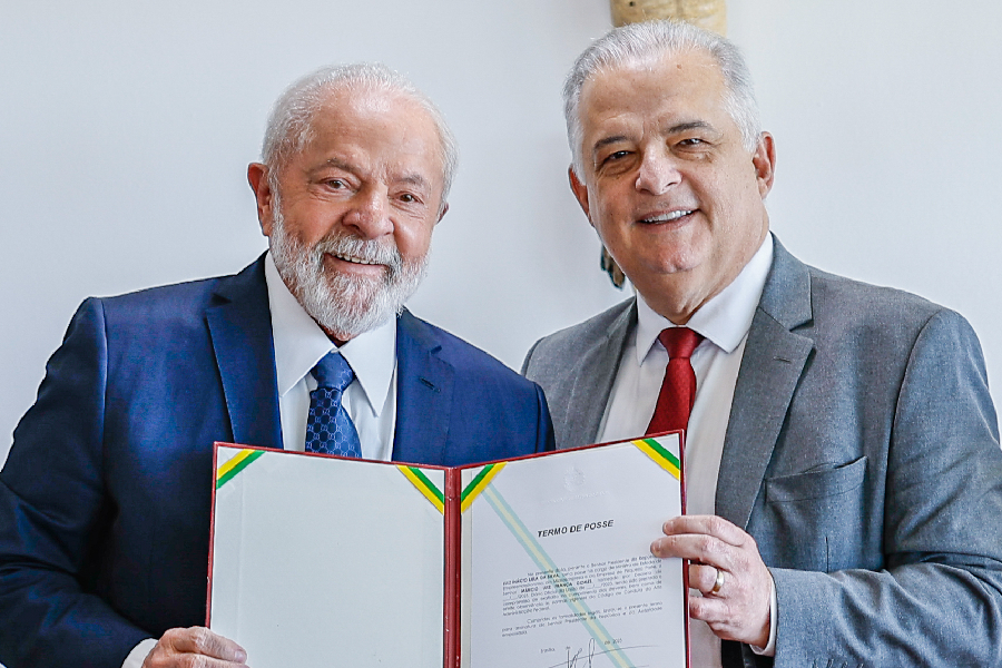Márcio França durante a posse como ministro Empreendedorismo, da Microempresa e da Empresa de Pequeno Porte ao lado do presidente Lula