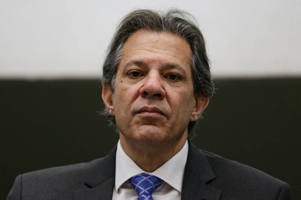 A cutucada de Haddad em Paulo Guedes ao revogar novas regras do Pix