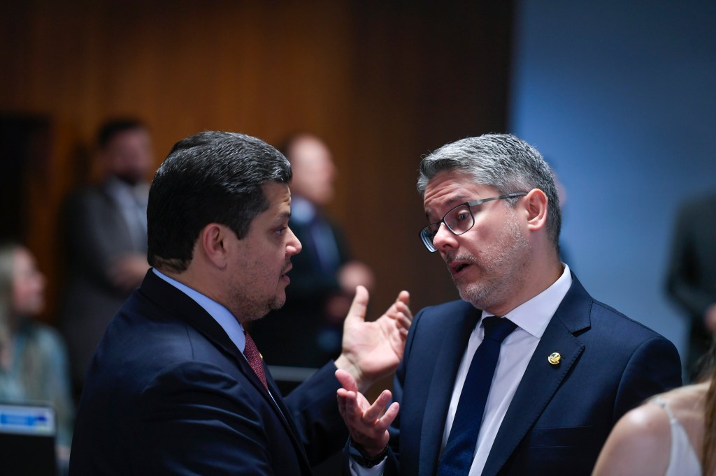 O presidente da Câmara dos Deputados, Arthur Lira, discursa durante evento em São José da Tapera com o presidente Lula
