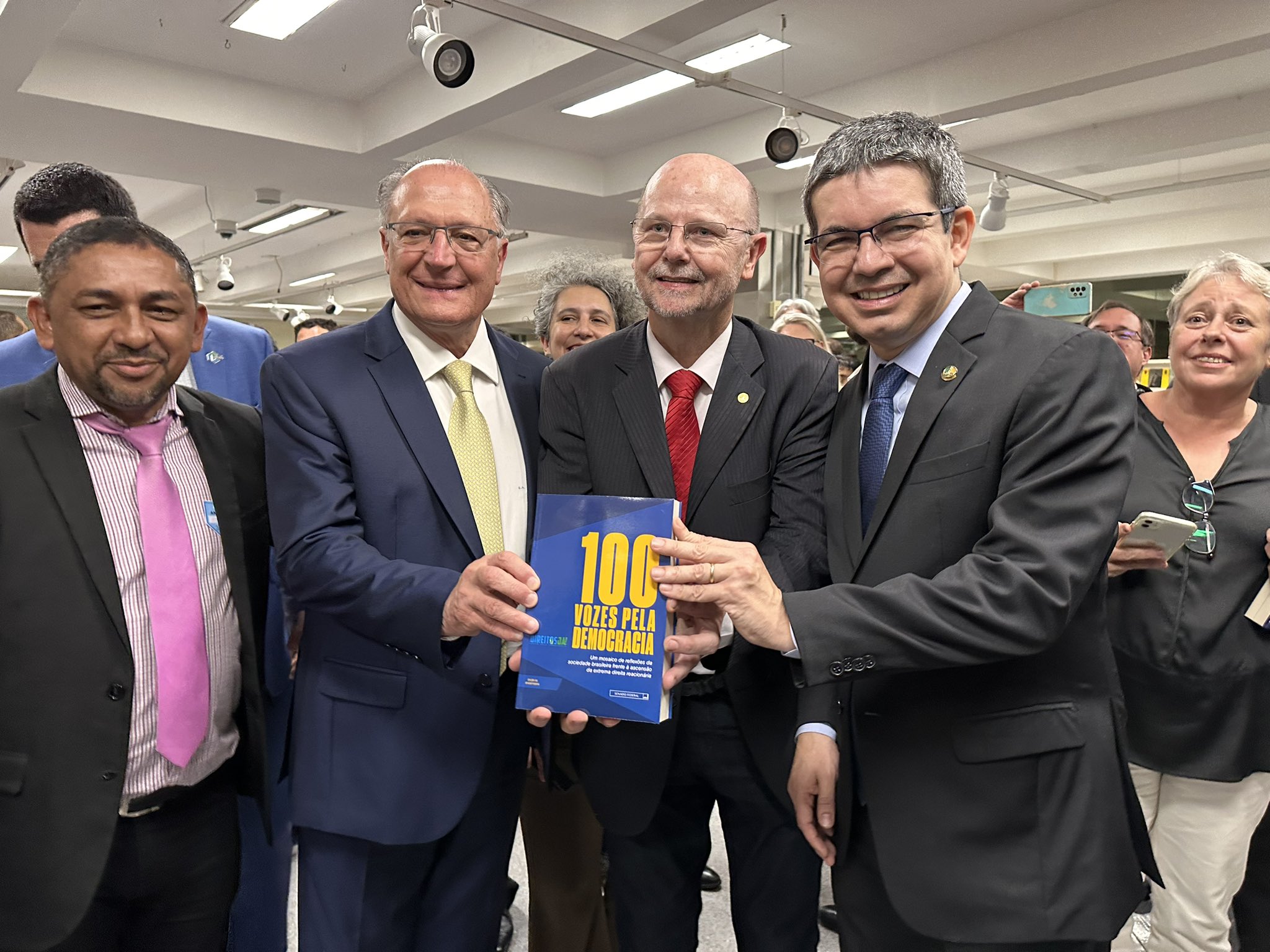 Livro que re ne textos de Lula Alckmin Ciro e Dino ser lan ado