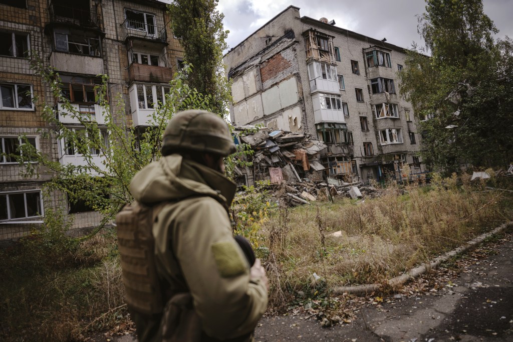 EM FRENTE - Avdiivka: os russos avançam, com alta perda de vidas