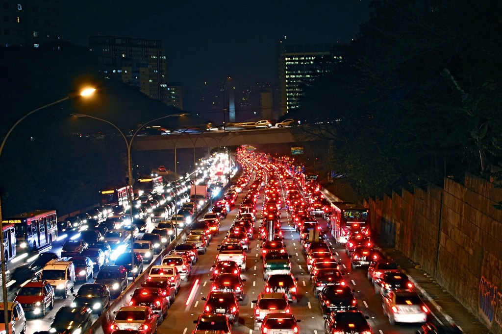 CO2 - Engarrafamento em São Paulo: o Brasil tem alternativas para reduzir as emissões