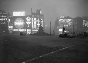 Poluição pesada encobre Londres, em 1951: fuligem ajudou a reduzir o ritmo do aquecimento