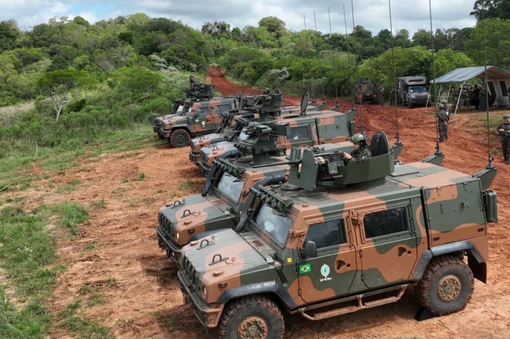 Brasil usará 25 mil militares em ação inédita em fronteiras - BBC
