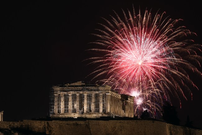 Fogos de Ano-Novo no Partenon, na Grécia