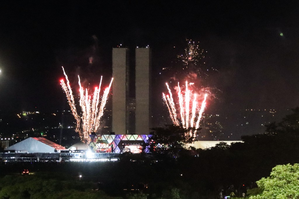 Queima de fogos na Esplanada dos Ministérios, em Brasília