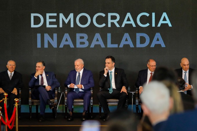 Chefes dos três poderes em evento Democracia Inabalada, um ano após os atos do 8 de Janeiro