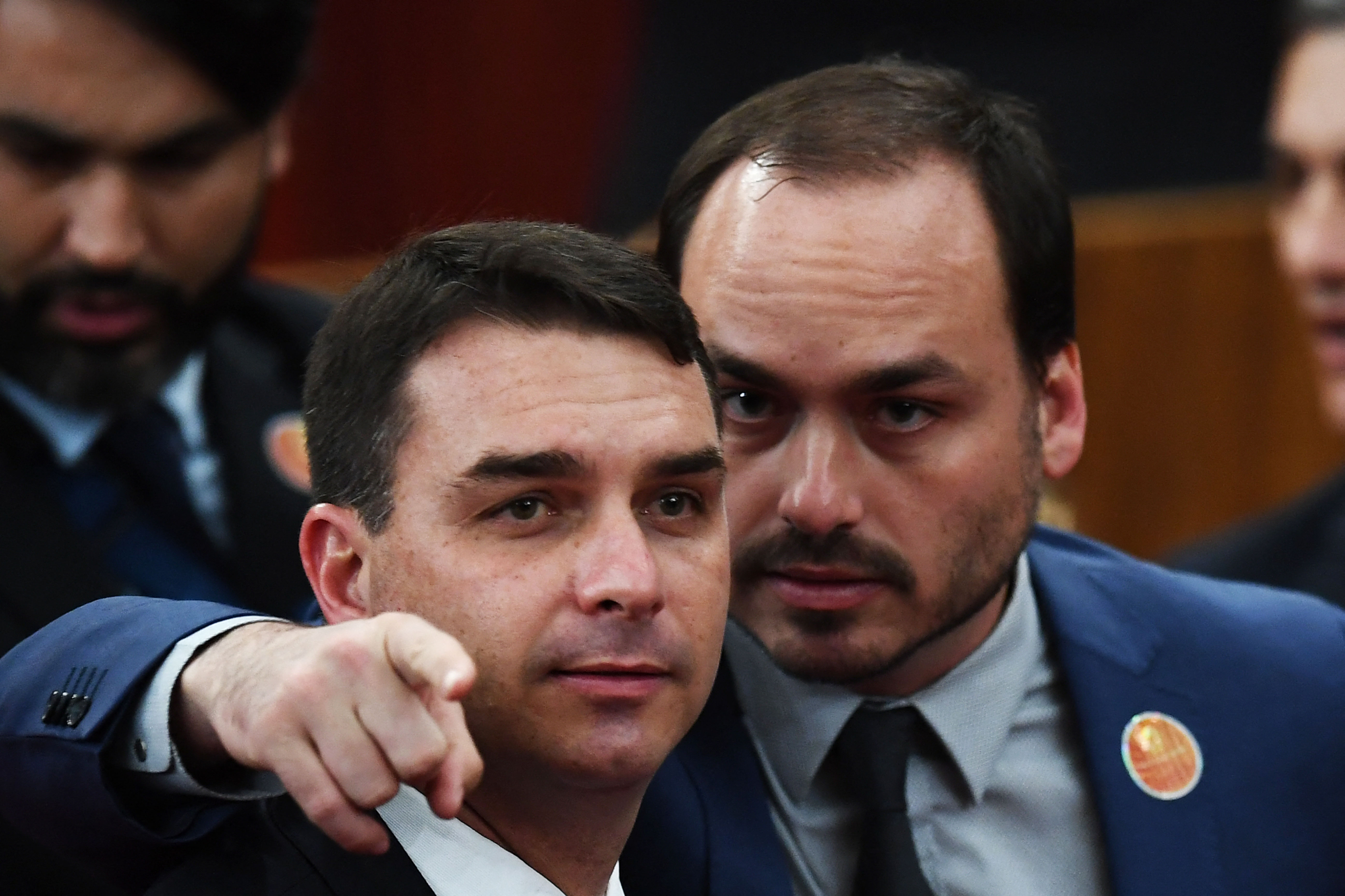 Flávio fará gesto a Carlos Bolsonaro em evento em Santa Catarina