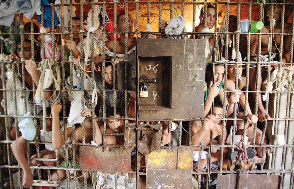 LOTAÇÃO - Presos: Brasil tem a terceira maior população carcerária do mundo