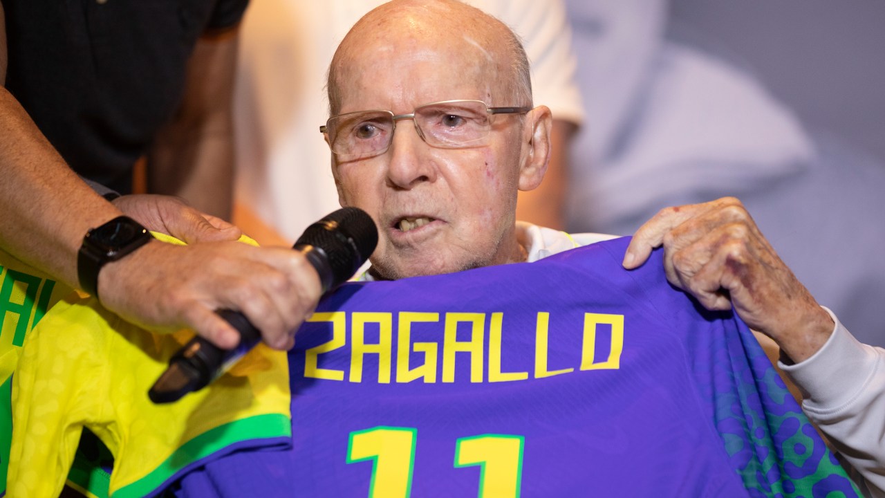 O ex-jogador e ex-técnico de futebol Mário Jorge Lobo Zagallo, em 2022, na inauguração de uma estátua de cera em sua homenagem na CBF