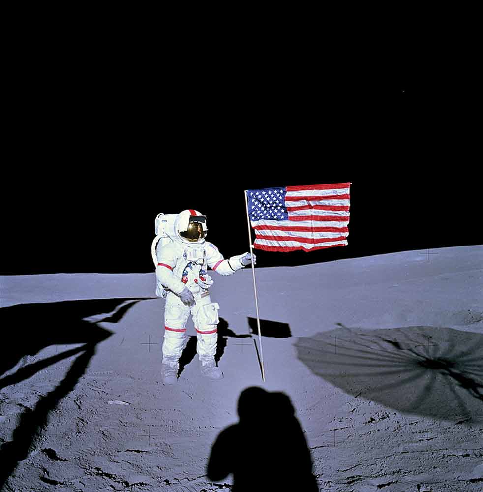 IDEIA - Mitchell em solo lunar, em 1971: outra impressão da Terra, lá de cima