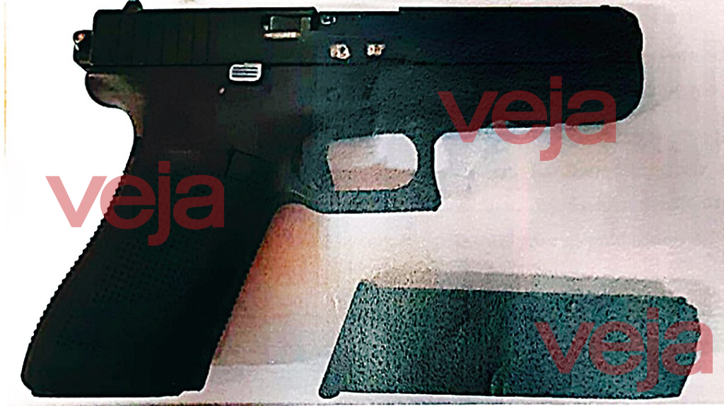 -Arma.jp PERÍCIA - A pistola que teria sido usada por Adriano: arma sumiu da cena do crime