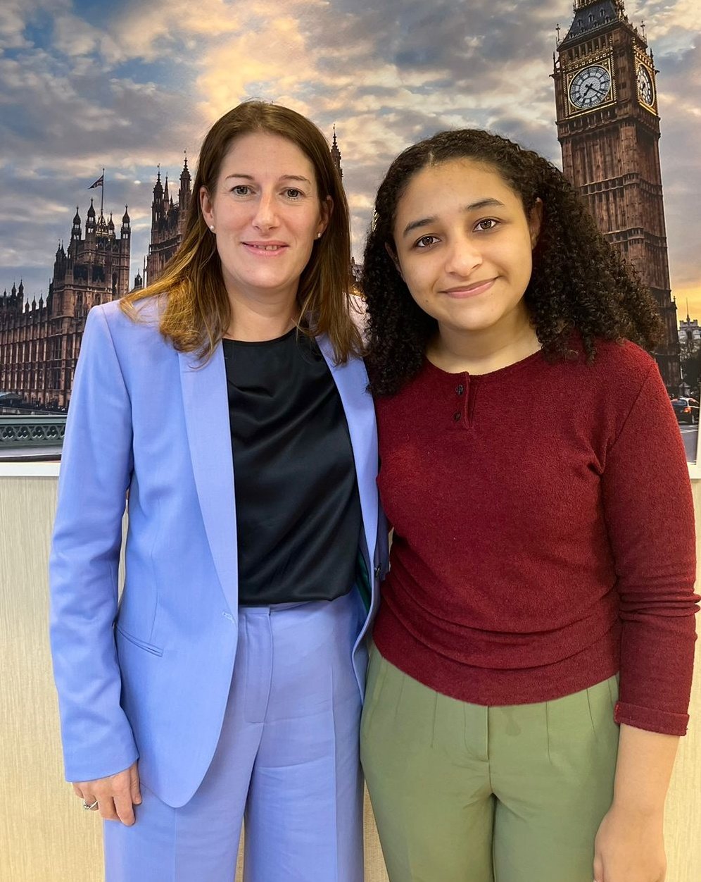 Laila Paiva com a embaixadora britânica, Stephanie Al-Qaq.