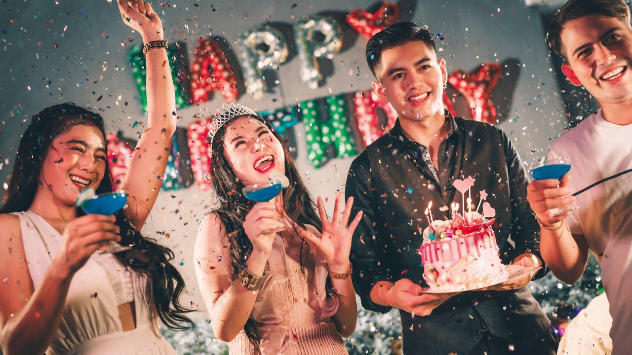 PARABÉNS A VOCÊ - O apagar das velinhas: data feita para ser (muito) comemorada, de preferência entre os amigos
