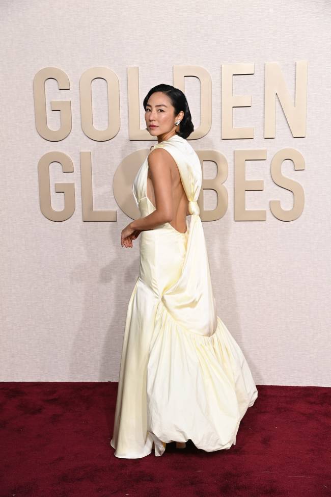 Greta Lee rapidamente ascendeu ao circuito de premiações por meio do romance 'Vidas Passadas'