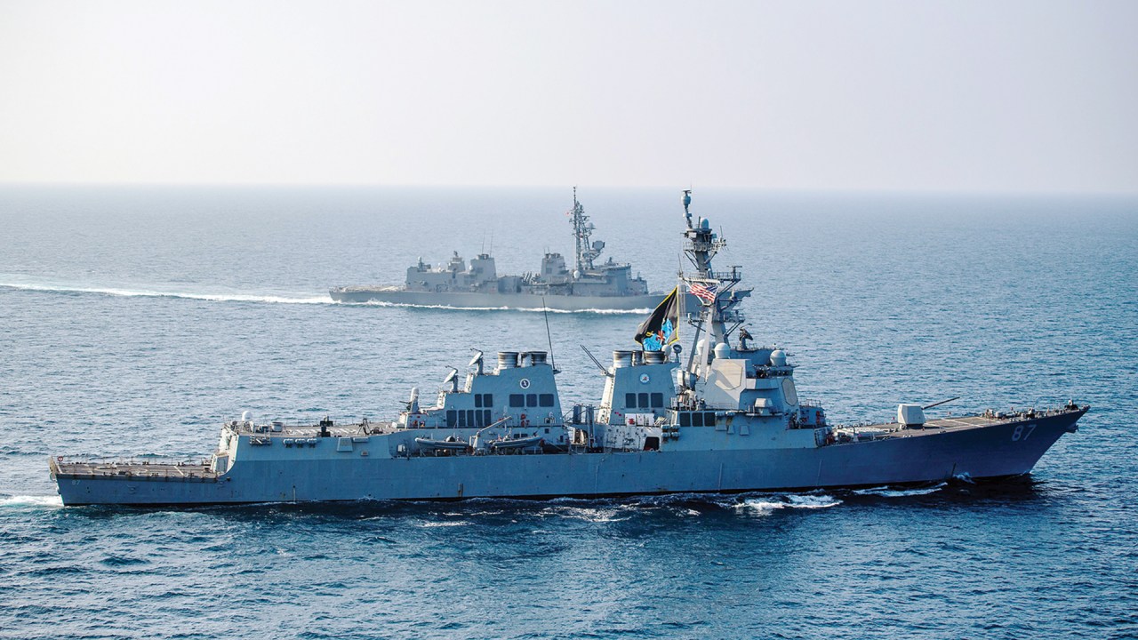 AÇÃO E REAÇÃO - Navio dos EUA: vigília no Mar Vermelho