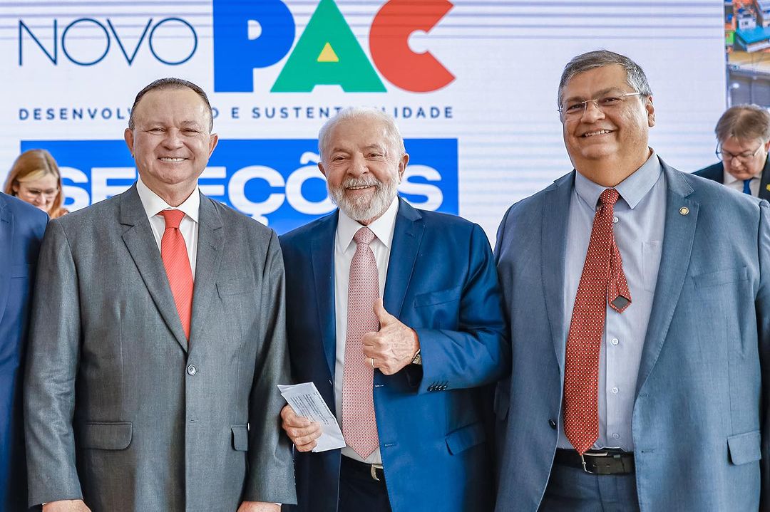 Carlos Brandão (esq.), Lula e Flávio Dino: grupo político do futuro ministro do STF disputa quatro vagas em chapa majoritária no Maranhão em 2026