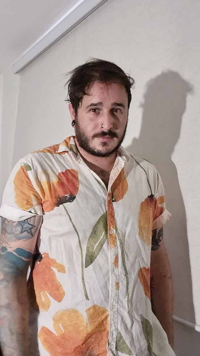 Thulio3.jpg COMPARAÇÃO DO BEM - O arquiteto Thulio Moreti, 35 anos, reconhece ver a inveja aflorar quando observa amigos que fez na faculdade avançando na carreira mais rapidamente do que ele. Mas se esforça para transformar a angústia em incentivo para ir atrás das próprias conquistas. “Converso com eles, trocamos ideias. Virou uma coisa boa”, diz