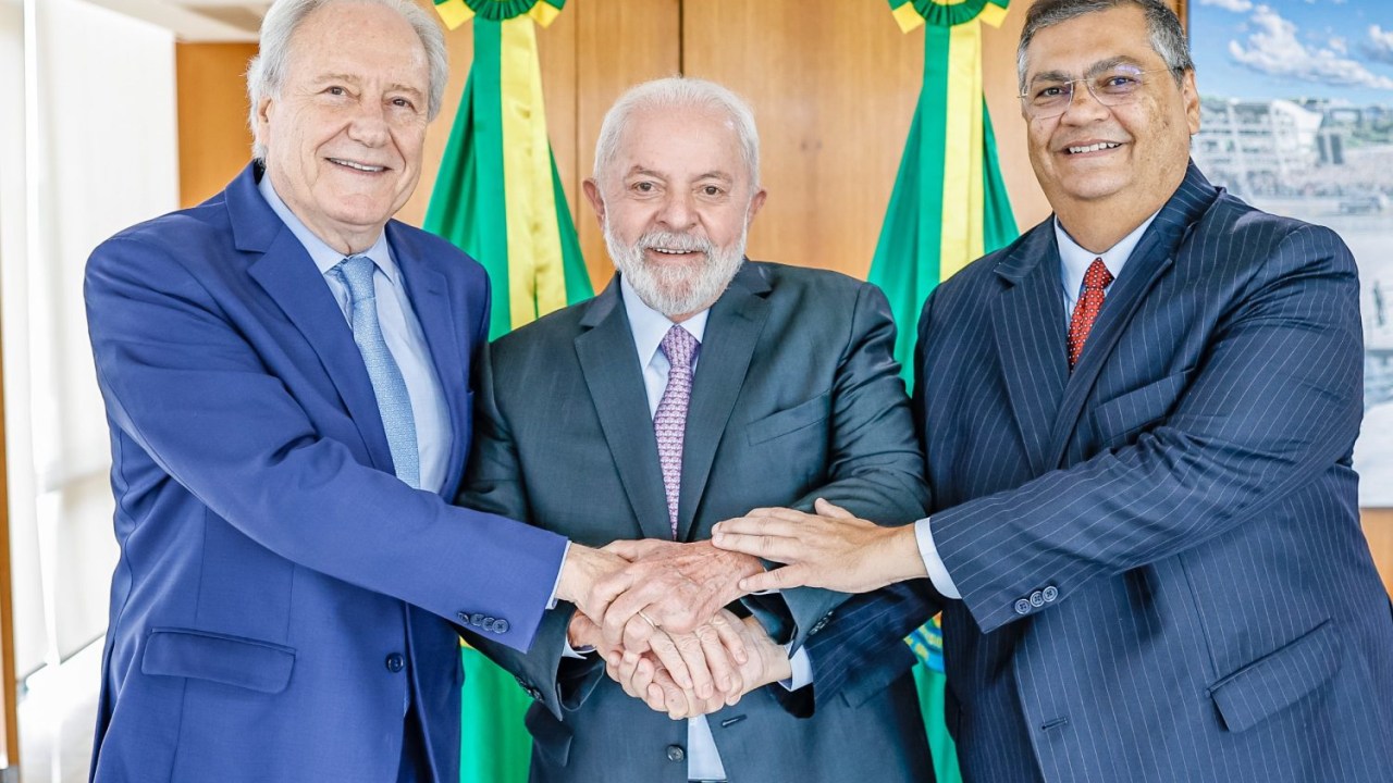 Ricardo Lewandowski, Luiz Inácio Lula da Silva e Flávio Dino, no Palácio do Planalto
