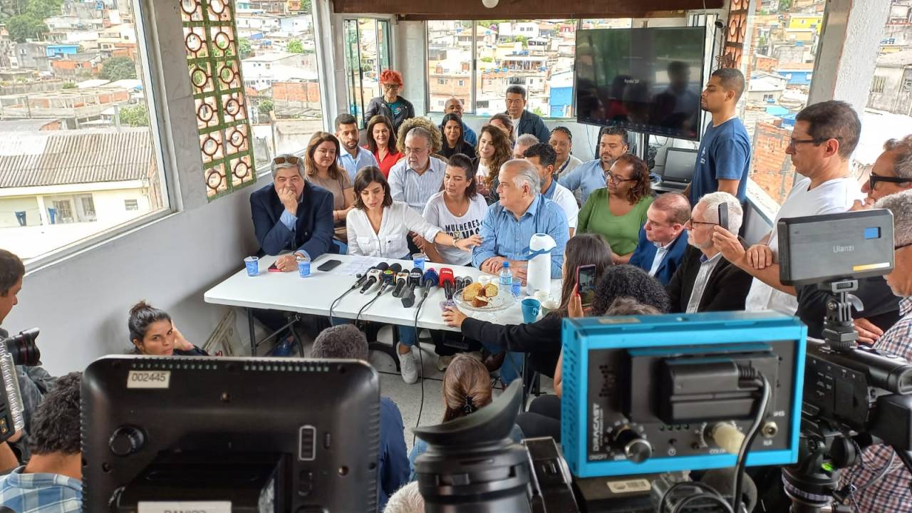 Evento foi na laje da casa da mãe da deputada, na extrema zona sul de São Paulo