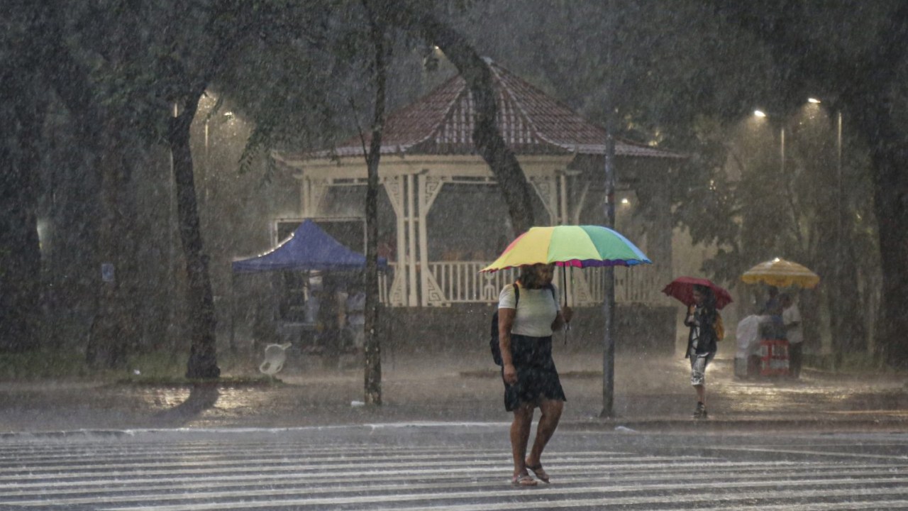 Forte chuva atinge a cidade de São Paulo