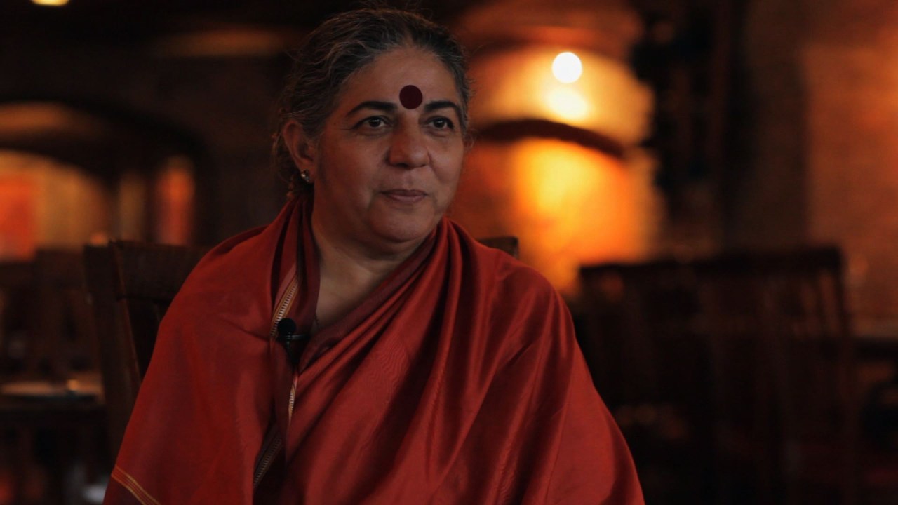 A doutora em física quântica Vandana Shiva