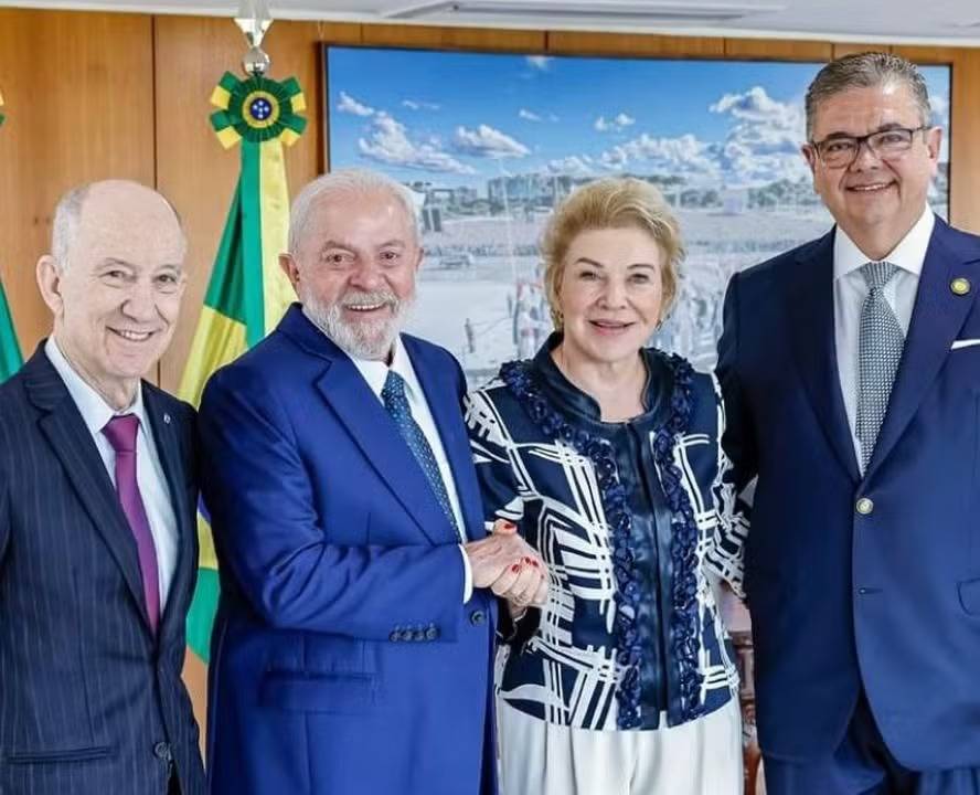 O deputado federal Rui Falcão (PT), o presidente Luiz Inácio Lula da Silva, a ex-prefeita de São Paulo Marta Suplicy (sem partido) e seu marido, o empresário Márcio Toledo