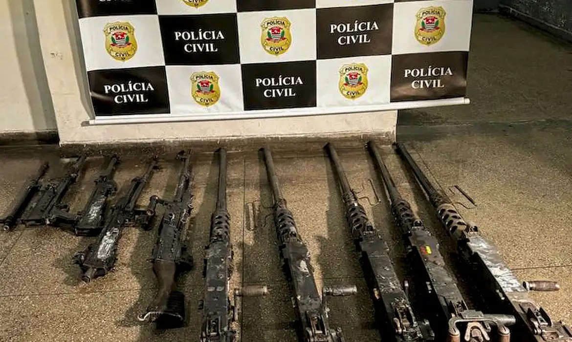 Metralhadoras roubadas do Arsenal de Guerra de São Paulo (AGSP), em outubro de 2023, recuperadas pela Polícia Civil em São Roque (SP)