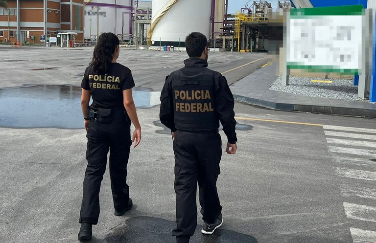 Agentes da Polícia Federal cumprem mandados em unidade da Braskem e Maceió
