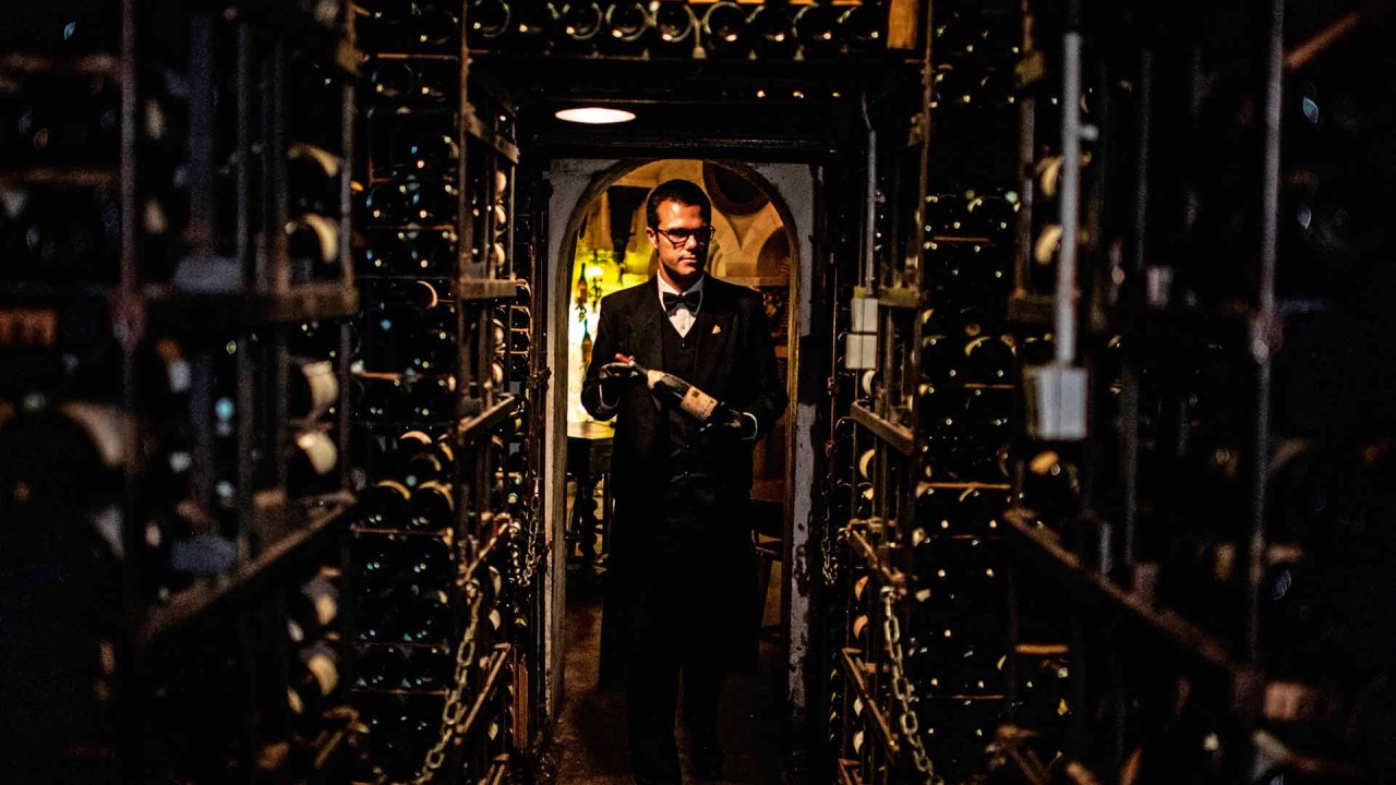TESOURO - A adega do restaurante francês La Tour d’Argent: mais de 300 000 garrafas, incluindo preciosas safras antigas