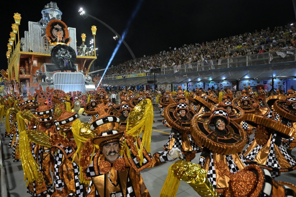 Desfile da Mocidade Alegre no Carnaval de São Paulo 2024