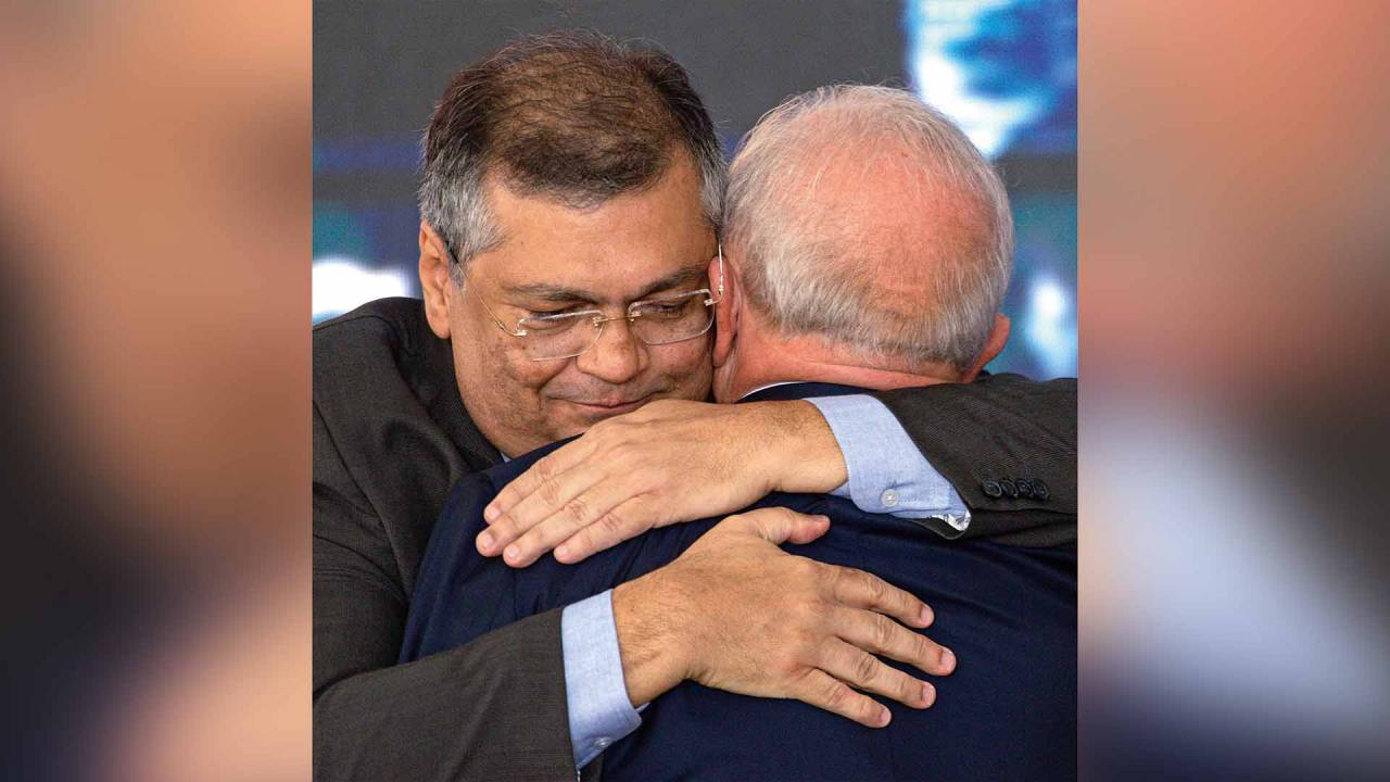 DESPEDIDA - Dino e Lula: o ex-ministro é considerado uma ameaça real à hegemonia do PT na sucessão do presidente