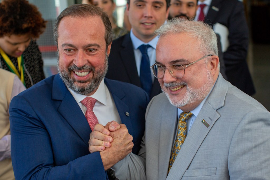 O ministro de Minas e Energia, Alexandre Silveira e o presidente da Petrobrás, Jean Paul Prates, em maio do ano passado