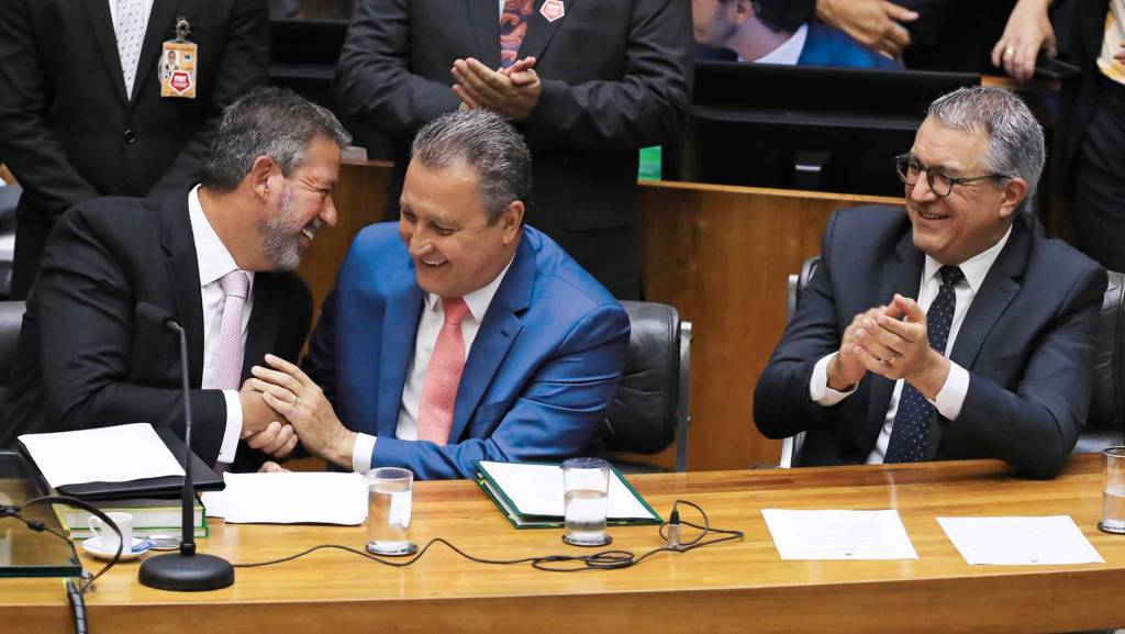 2—53510378742_41196319bb_o.jpg ALEGORIA - Lira: rusgas com Padilha (à dir.) podem prejudicar projetos