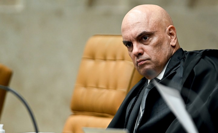 Alexandre de Moraes derruba autuações da Receita Federal contra a Globo |  VEJA