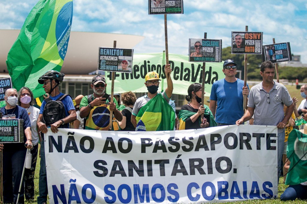 MANIFESTAÇÃO - Protesto contra o passaporte sanitário: felizmente, a maioria dos brasileiros ignorou a gritaria irracional