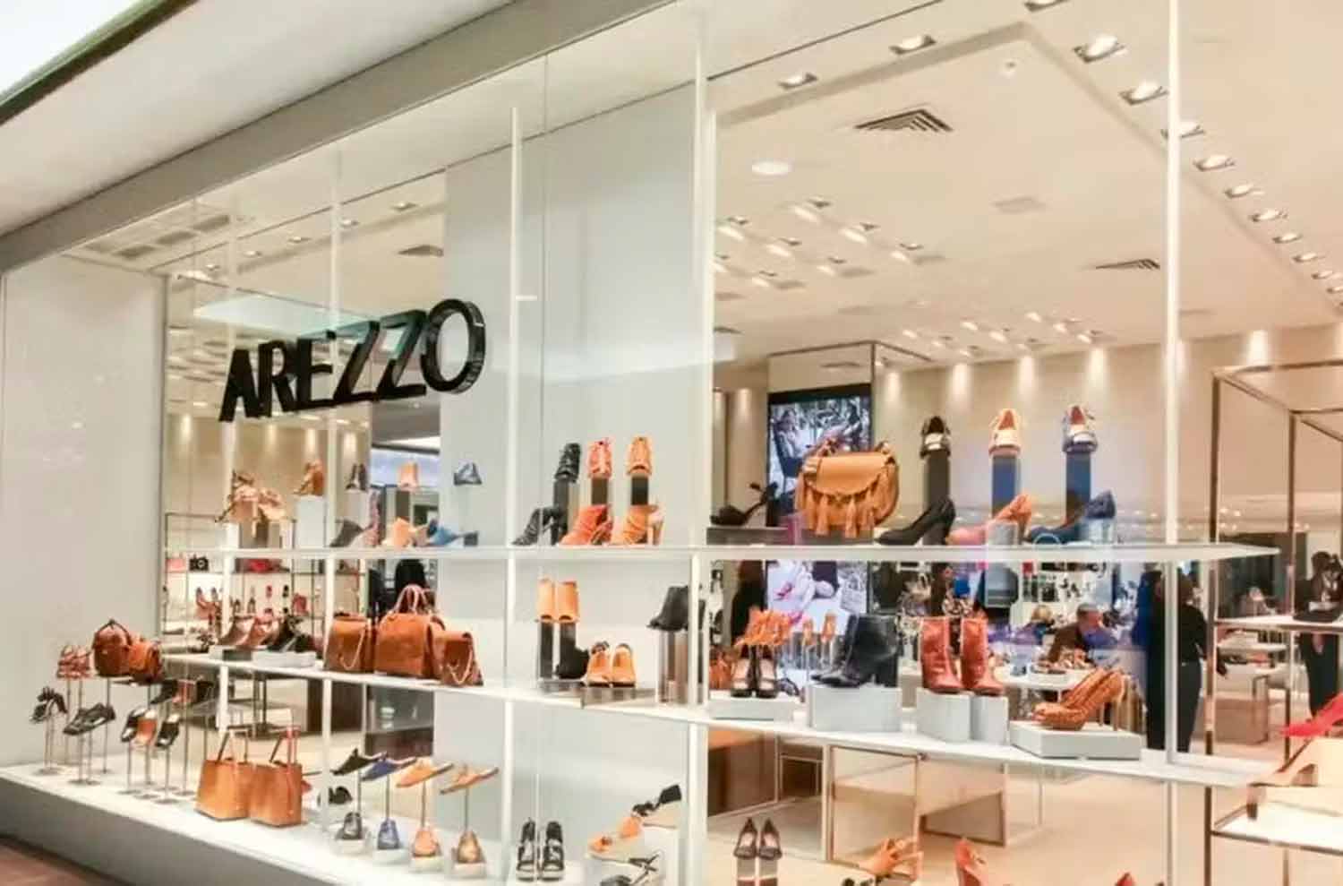 A moda ser grande os impactos da fus o Arezzo Soma no setor VEJA