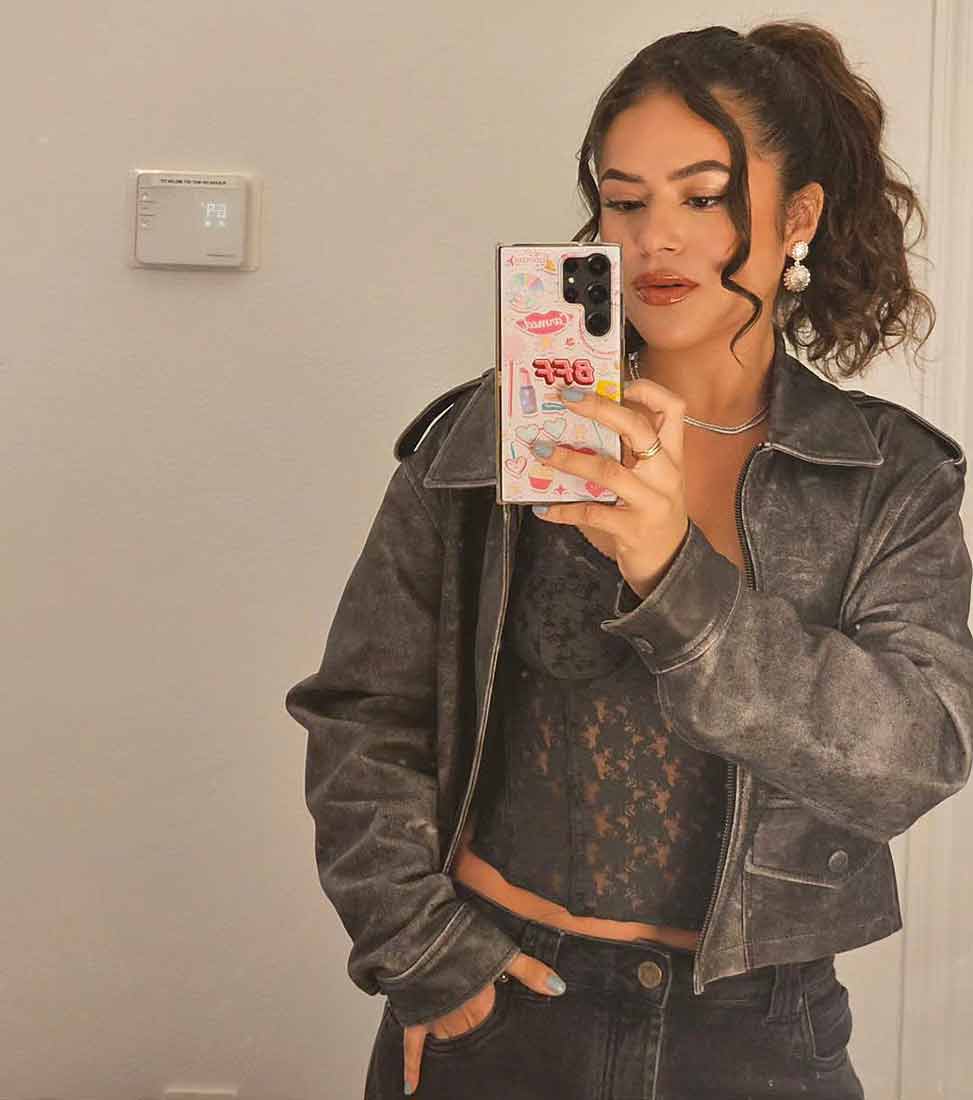 CELEBRAÇÃO - A apresentadora e atriz Maisa Silva, 21 anos: selfie com a joia sempre em primeiro plano