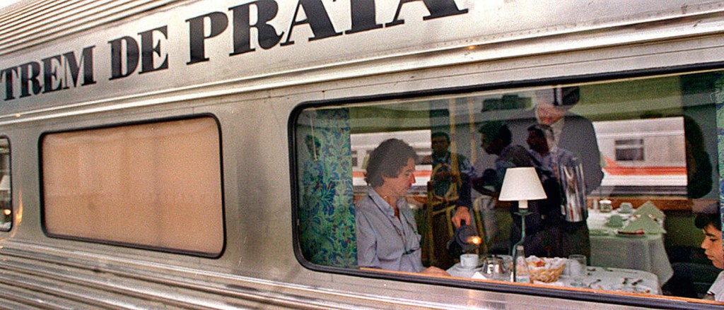 TRISTE FIM - Trem de Prata: antiga conexão entre São Paulo e Rio foi desativada