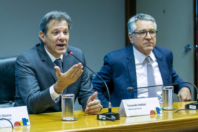 O ministro da Fazenda, Fernando Haddad, e o ministro das Relações Institucionais, Alexandre Padilha
