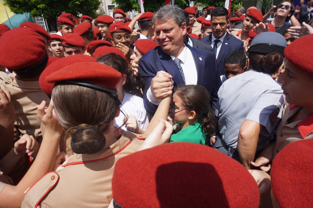 O governador do Paraná, Ratinho Júnior (PSD); o presidente Luiz Inácio Lula da Silva; e o ex-presidente Jair Bolsonaro